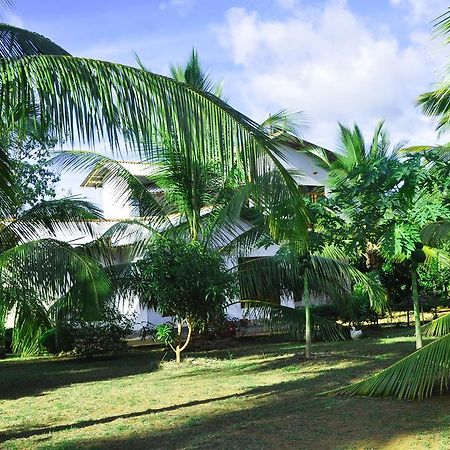 Coconut Garden House Hotel Udawalawe Exterior foto